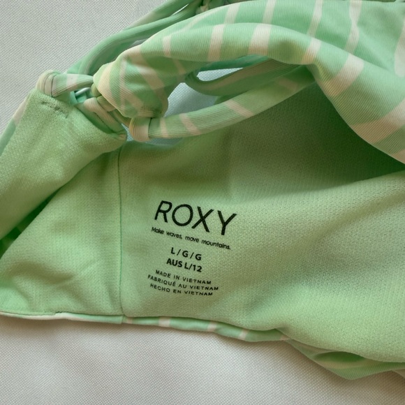 2 Like new Roxy bikini tops size large - Picture 5 of 6